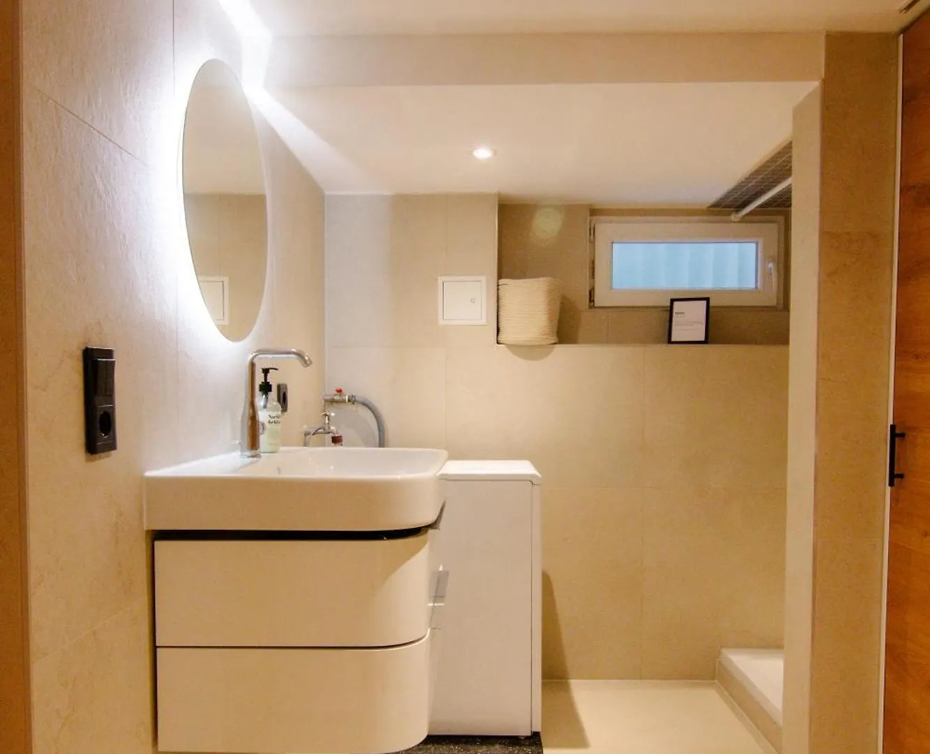 Guest house Comfort Hub - Homestay - 3 Gaestezimmer Im Eigentumshaus Cologne Germany