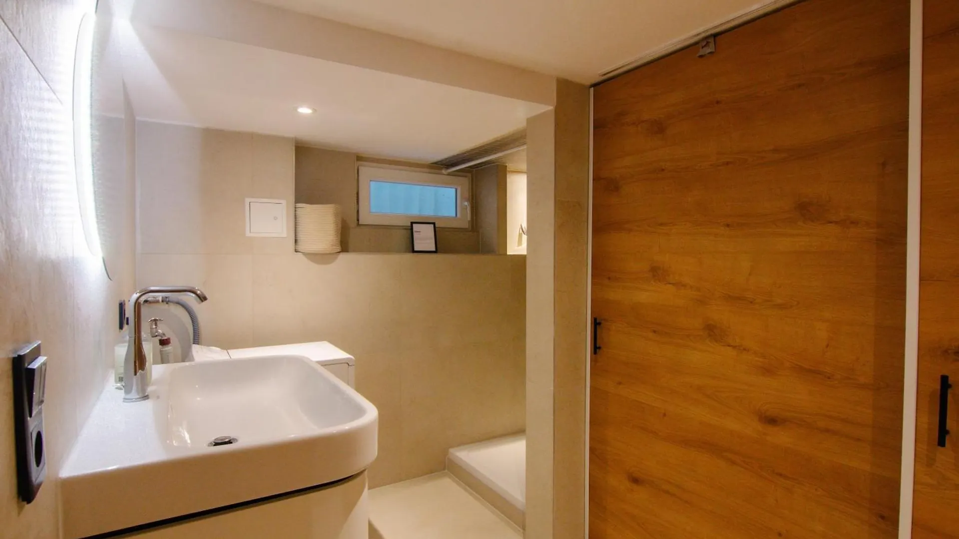 Guest house Comfort Hub - Homestay - 3 Gaestezimmer Im Eigentumshaus Cologne