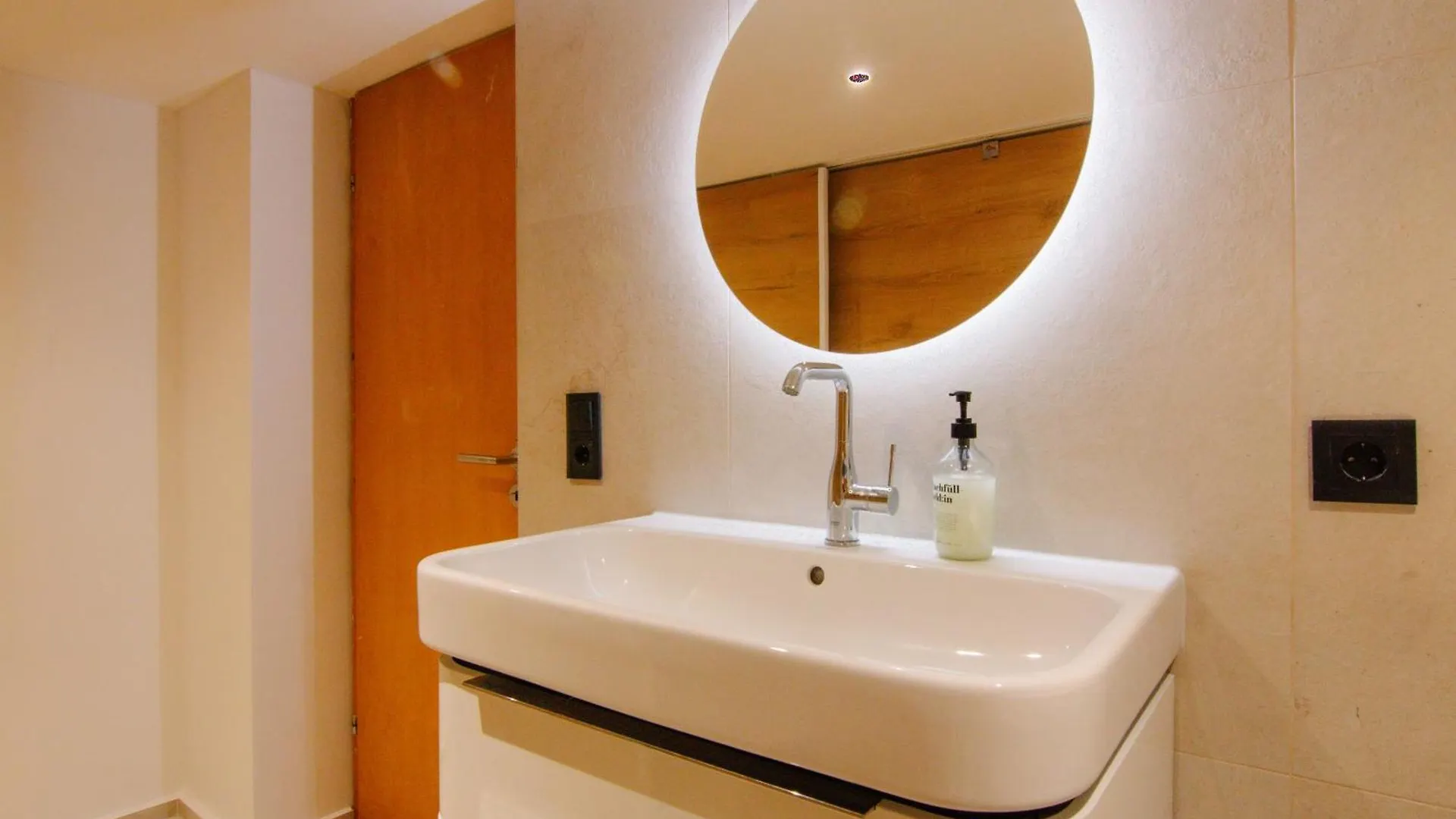 Comfort Hub - Homestay - 3 Gaestezimmer Im Eigentumshaus Cologne Guest house