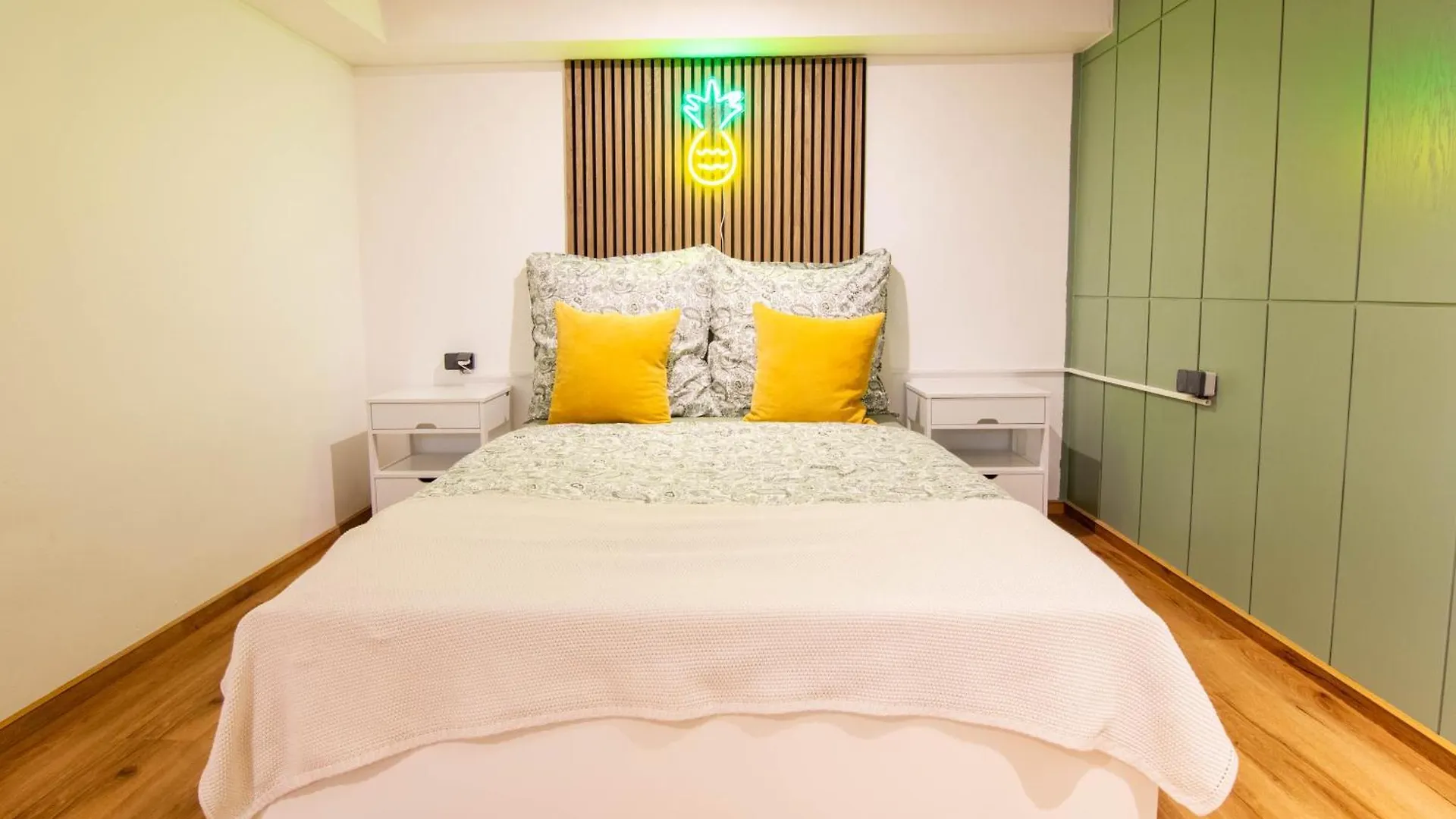 Comfort Hub - Homestay - 3 Gaestezimmer Im Eigentumshaus Cologne 0*,  Germany
