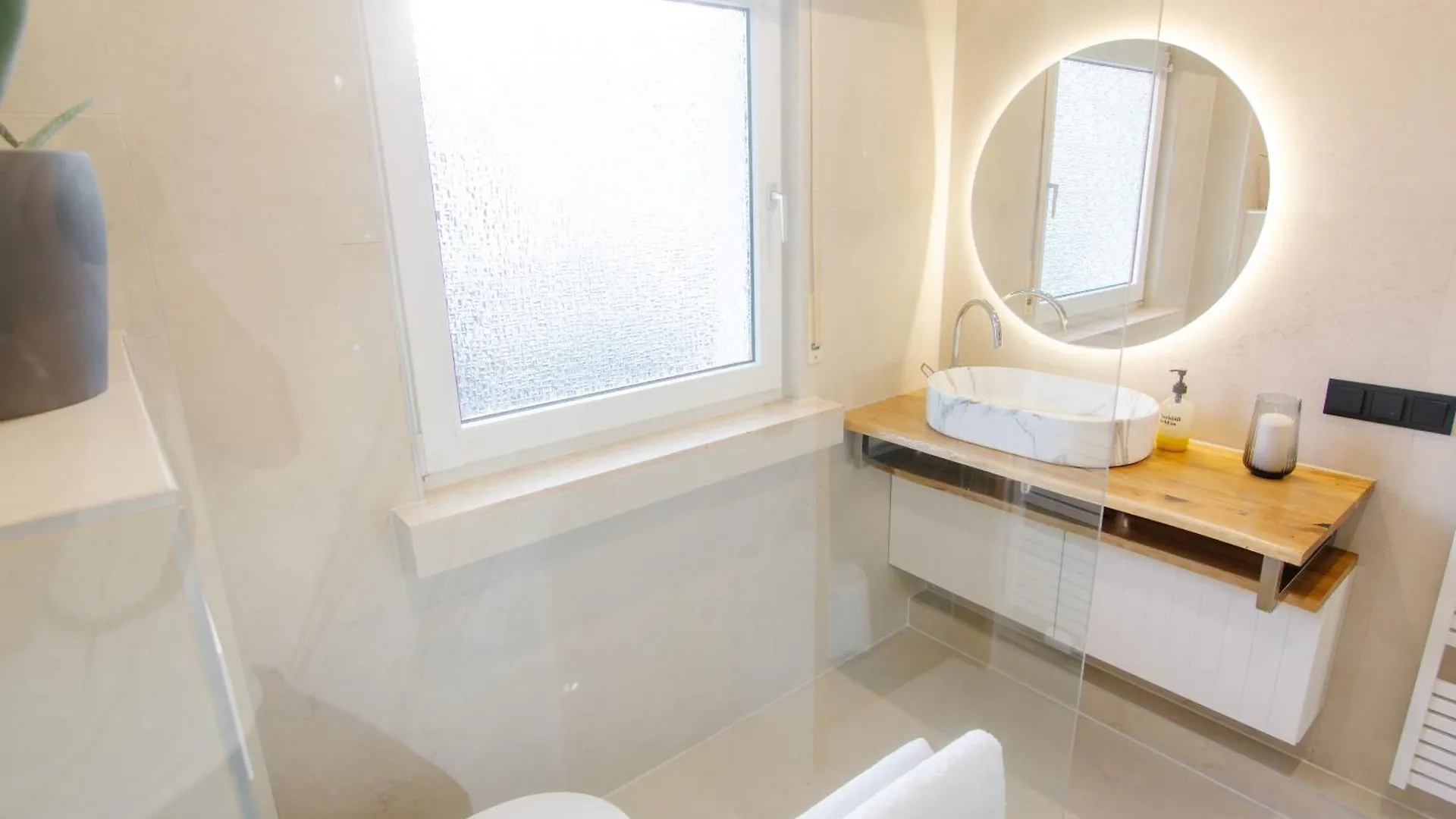 Guest house Comfort Hub - Homestay - 3 Gaestezimmer Im Eigentumshaus Cologne