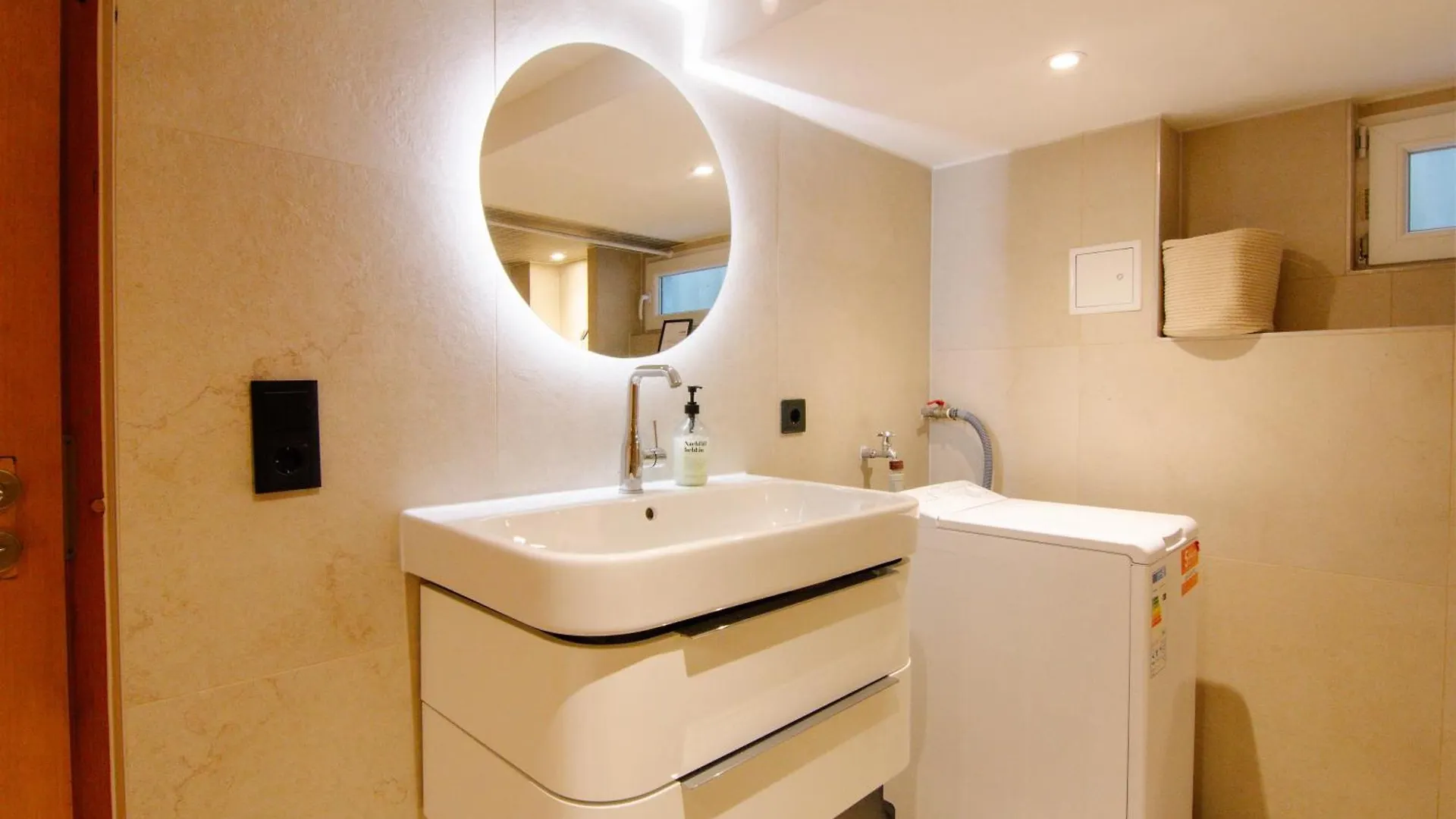 Guest house Comfort Hub - Homestay - 3 Gaestezimmer Im Eigentumshaus Cologne