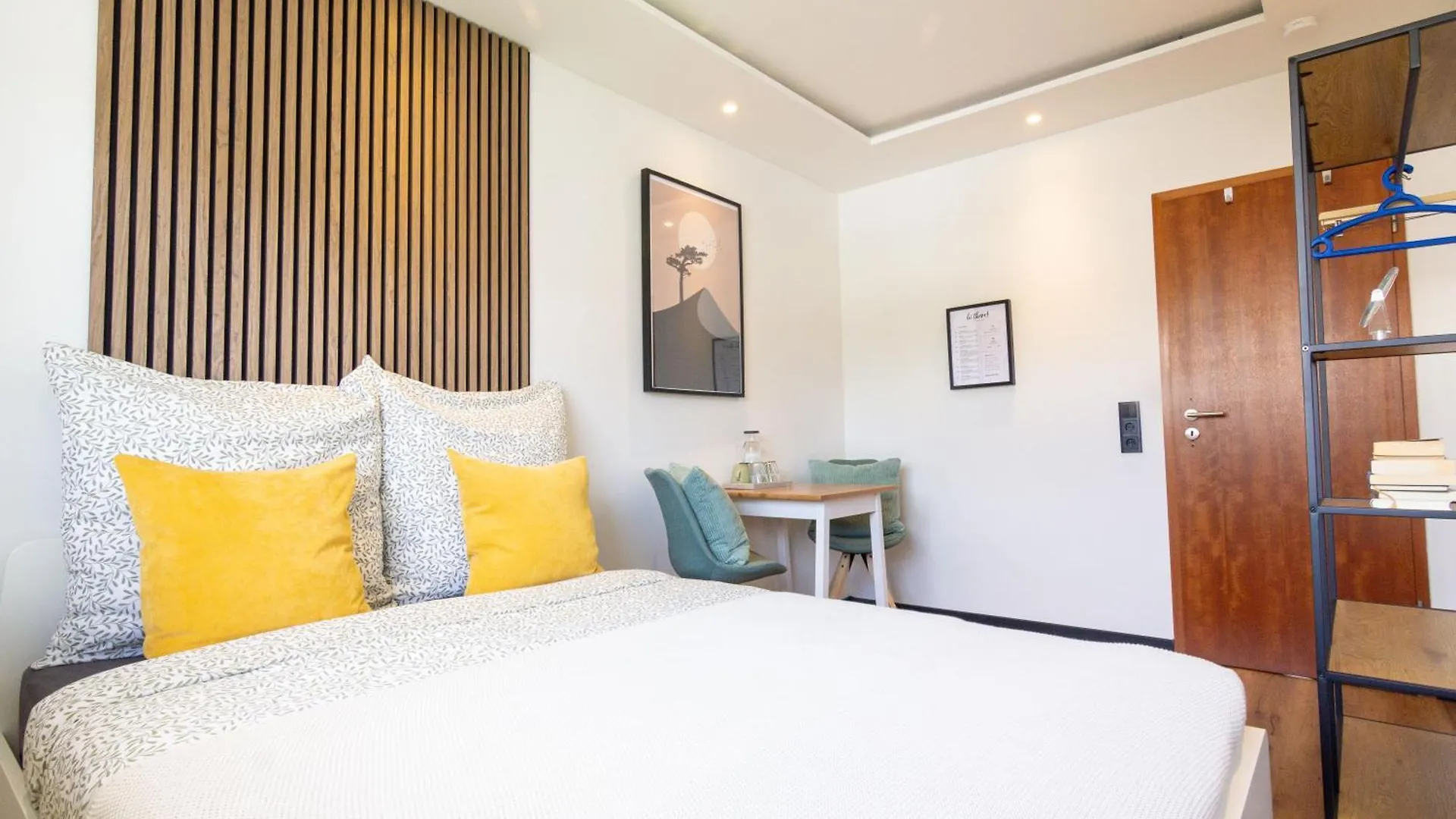 Guest house Comfort Hub - Homestay - 3 Gaestezimmer Im Eigentumshaus Cologne